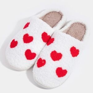 🆕 Cozy White Slippers with Red Hearts, Size 9-10